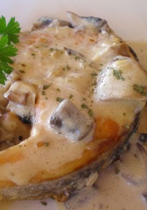 Una foto de Salmón en Salsa de Champiñones