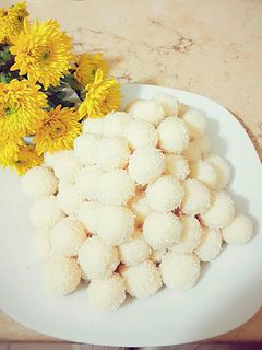 صورة لوصفة حلى كرات جوز الهند بحليب النستله