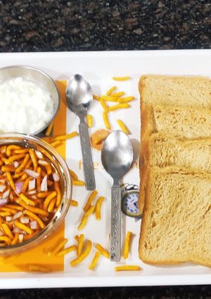 शेव भाजी (sev bhaji recipe in marathi) रेसिपी चे मुख्य फोटो 