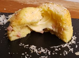 Foto di Sformatini di semolino filanti con mortadella