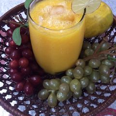 Mango 🥭 peach 🍑 smoothie A picture of Mango 🥭 peach 🍑 smoothie.