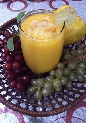 A picture of Mango 🥭 peach 🍑 smoothie.