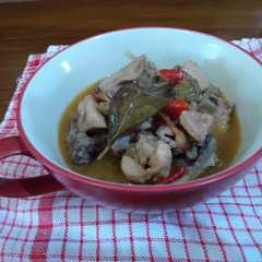 A picture of Garang asem ayam.