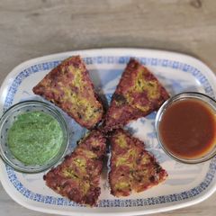 A picture of Crispy lauki triangles.