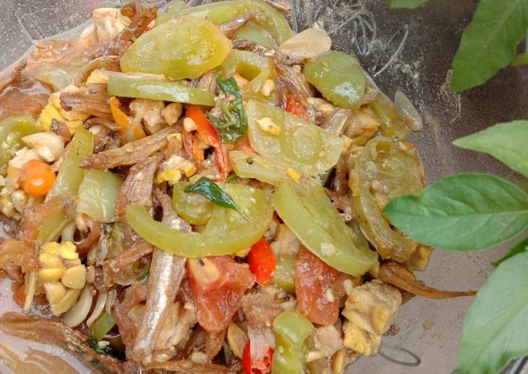 Oseng Teri Pedas
