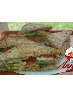 A picture of How to make a Club sandwich.