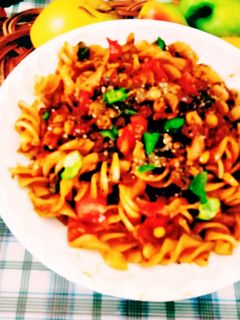 રેડ સોસ પાસ્તા (Red Sauce Pasta Recipe In Gujarati) રેસીપી મુખ્ય ફોટો