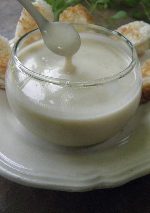 Una foto de Aderezo para ensalada césar