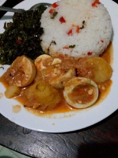 A picture of Sweet rice with egg curry.