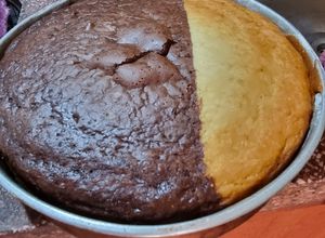 Una foto de Torta mixta! Chocolate y vainilla😋