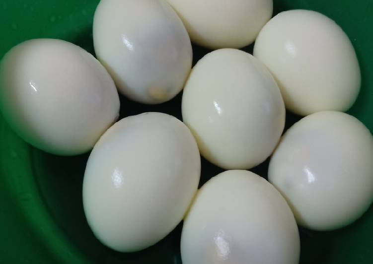 Langkah Mudah untuk Menyiapkan Tips telur rebus yang licin dan cantik Anti Gagal