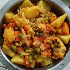 Aloo kurma curry with vegetables A picture of Aloo kurma curry with vegetables.