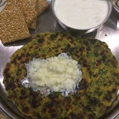 A picture of Makki Ki Methi Wali Roti.