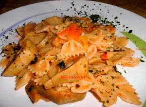 Foto di Farfalle con Carciofi, Scalogno e Pomodori Freschi