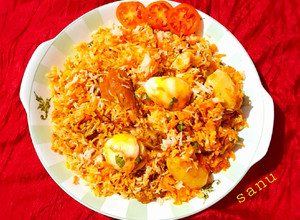 A picture of Kolkata Style Chicken Biryani.
