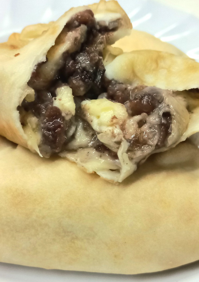 Una foto de Empanada de Morcilla y Queso - Recetas Tradicionales Argentinas 🇦🇷