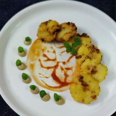 A picture of Dal kichidi vada.