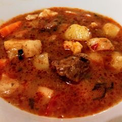 A picture of Gulyásleves (Goulash Soup).