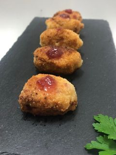 Una foto de Croquetas keto de jamón