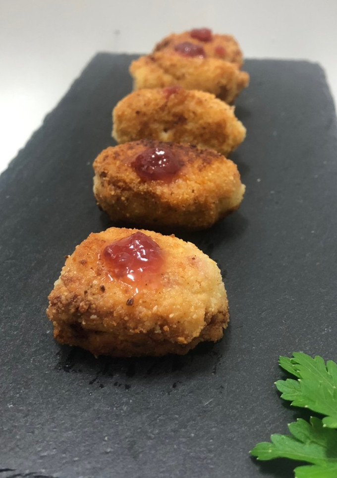 Una foto de Croquetas keto de jamón