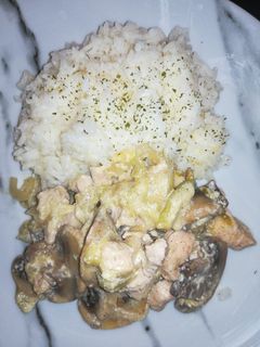 Una foto de Pavo con vegetales y yogurt