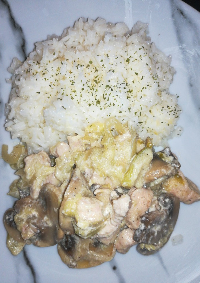 Una foto de Pavo con vegetales y yogurt