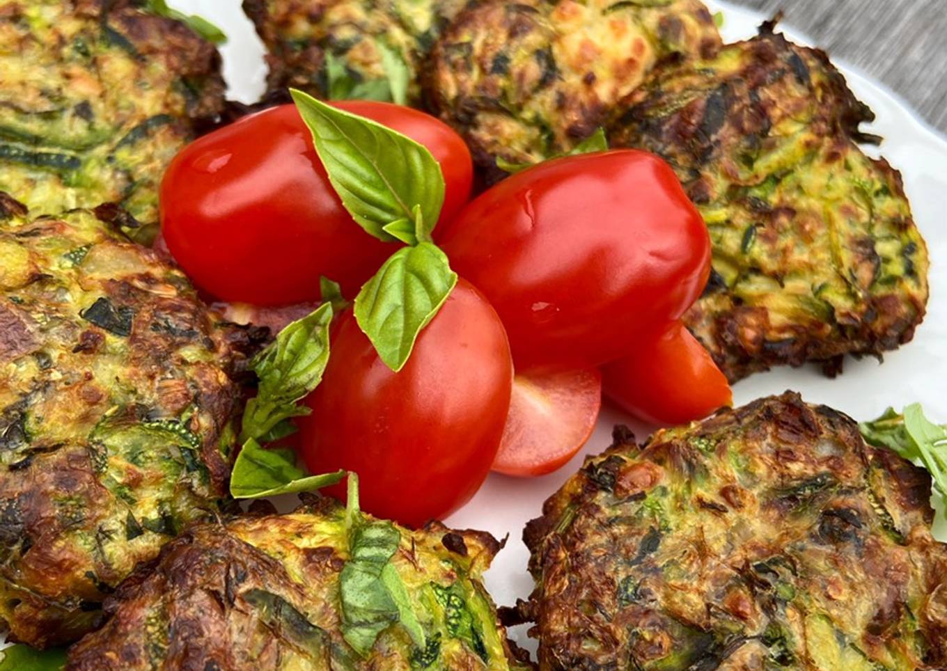 HEALTHY COURGETTE FRITTERS Κολοκυθοκεφτέδες