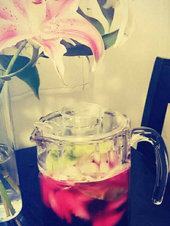 Una foto de HU3RAz♡Agua Fresca de Jamaica con Hierbabuena ;)