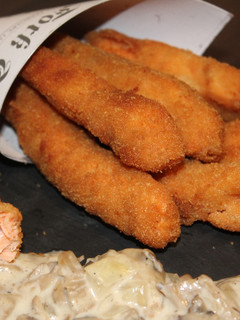 Una foto de Finger de salmón fácil