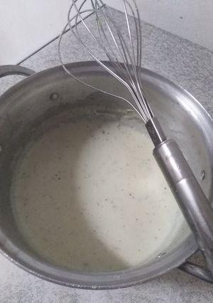 A picture of White sauce.