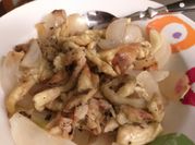 Una foto de ensalada berenjena morrón