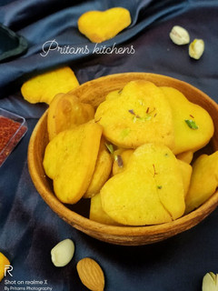 केसर पिस्ता कूकीज (Kesar Pista cookies recipe in Hindi) रेसिपी मुख्य फोटो
