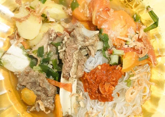Cara membuat Mie sop tulang sapi Cara membuat Mie sop tulang sapi