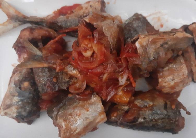 Resep Ikan Kembung Saos Tomat 🍅 yang nikmat dan Mudah Dibuat