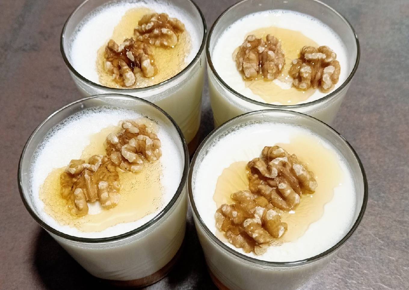 Cuajada con nueces y miel