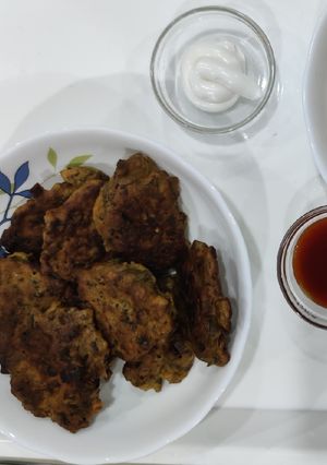 A picture of Onion leaves pokora.