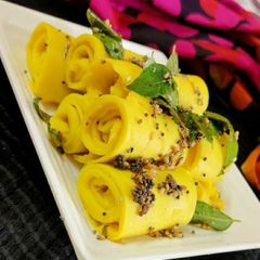 A picture of Khandvi.