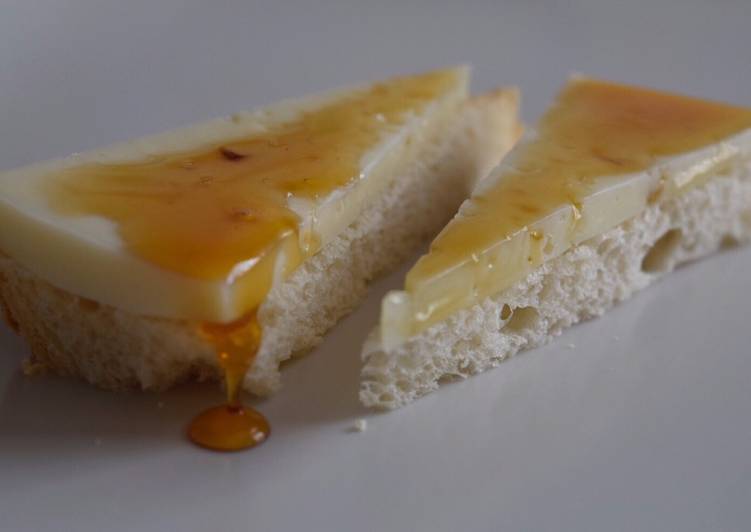 Queso con miel, una buena tapa