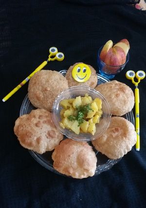 A picture of Whole Wheat Puri Potato Fry.