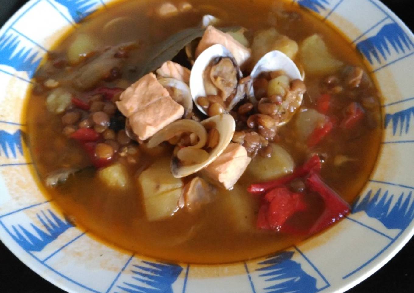 Lentejas con almejas y salmón