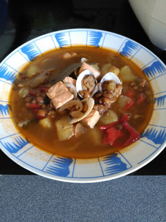 Una foto de Lentejas con almejas y salmón