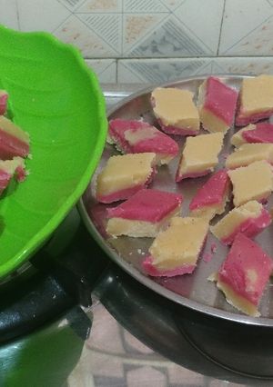 A picture of Maida cake.