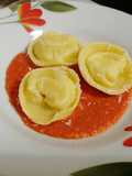 Tortelli di burrata con pesto di pomodorini confit 🍅🥔