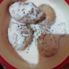 A picture of Dahi vada.