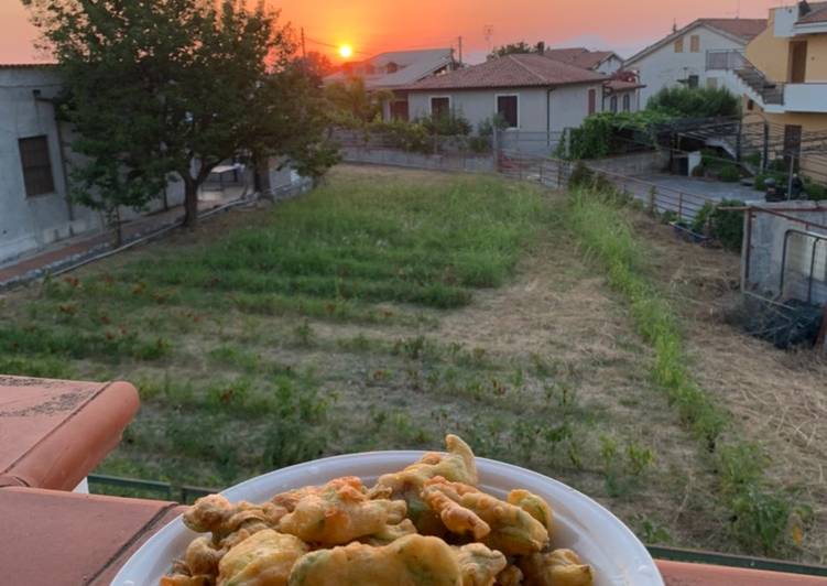 Recipe of Quick Tramonto con frittelle di zucchine e fiori di zucca