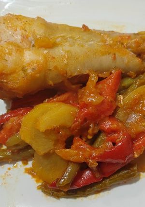 Una foto de Cola de rape con verduras