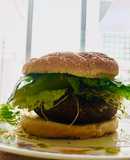 Hamburguesas de hongo portobello con queso gouda y pesto