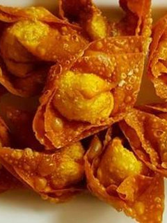 A picture of Fried Dumpling (Pangsit Goreng).