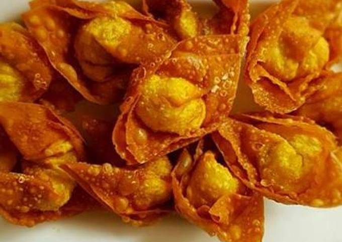 Recipe of Super Quick Homemade Fried Dumpling (Pangsit Goreng)