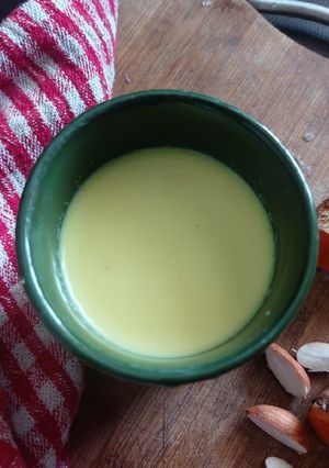বাদাম হলুদ দুধ (badaam holud doodh recipe in Bengali) রেসিপির প্রধান ছবি